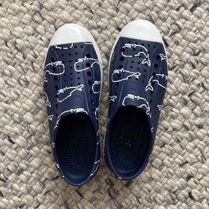 Native Jefferson Water Shoes Size 8 Blue Whales